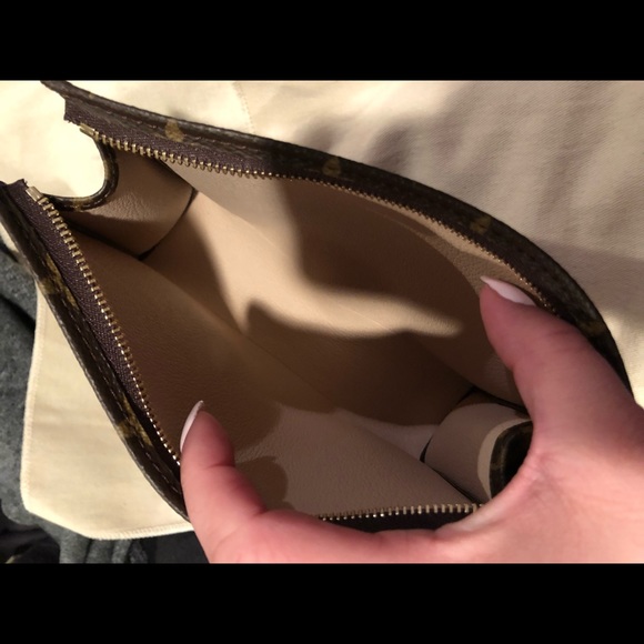 ❣️Louis Vuitton Toiletry 19❣️ - Picture 4 of 6